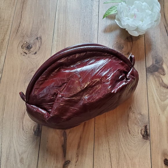 Vintage 1981 Leather of the Sea Clutch - Picture 1 of 14